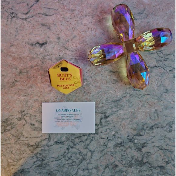 Burt’s Bees Misteltoe Kiss Set - Picture 4 of 7